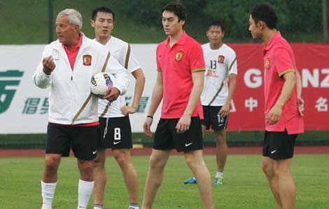Marcello Lippi Brinda con il vino italiano in Cina!
