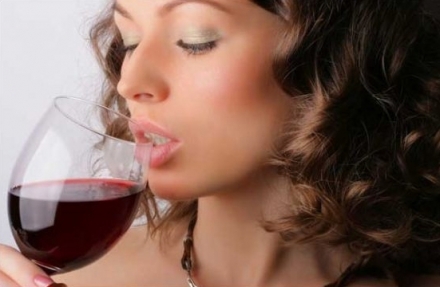 Il vino rosso  anti-carie, lo dice una ricerca spagnola