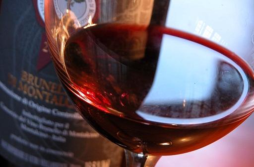 Brunello falsificato: sventata un'altra truffa prima che il vino fosse venduto