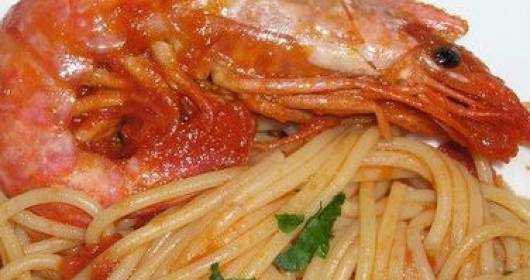 Spaghetti con gamberoni e peperoni