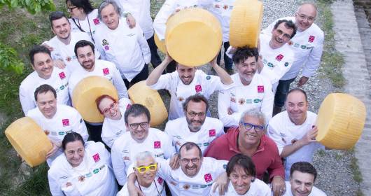CENTOMANI di questa terra una festa con i 50 migliori chef e i 50 produttori delle eccellenze enogastronomiche dell'Emilia Romagna 