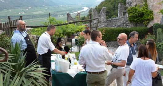 SPECIALI APERITIVI AL TRAMONTO CON CASTELLI DIVINI Strada del Vino e dei Sapori del Trentino