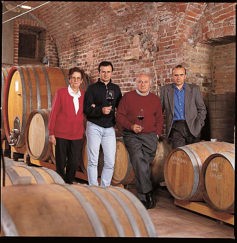 UNO SPUMANTE METODO CLASSICO DALL'ANTICA MALVASIA GRECA E IL GRIGNOLINO DEI CANONICI DI LU