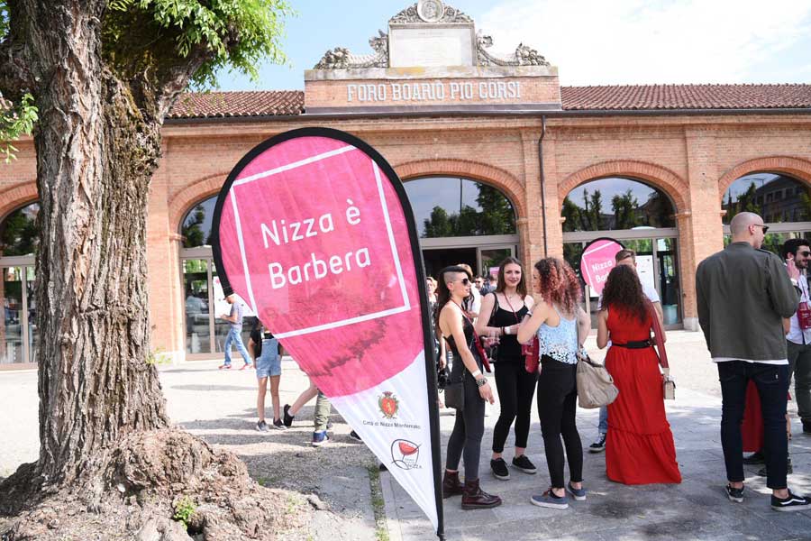 NIZZA È BARBERA, TORNA LA DUE GIORNI DI BRINDISI DEDICATA ALLA «ROSSA PIEMONTESE»
