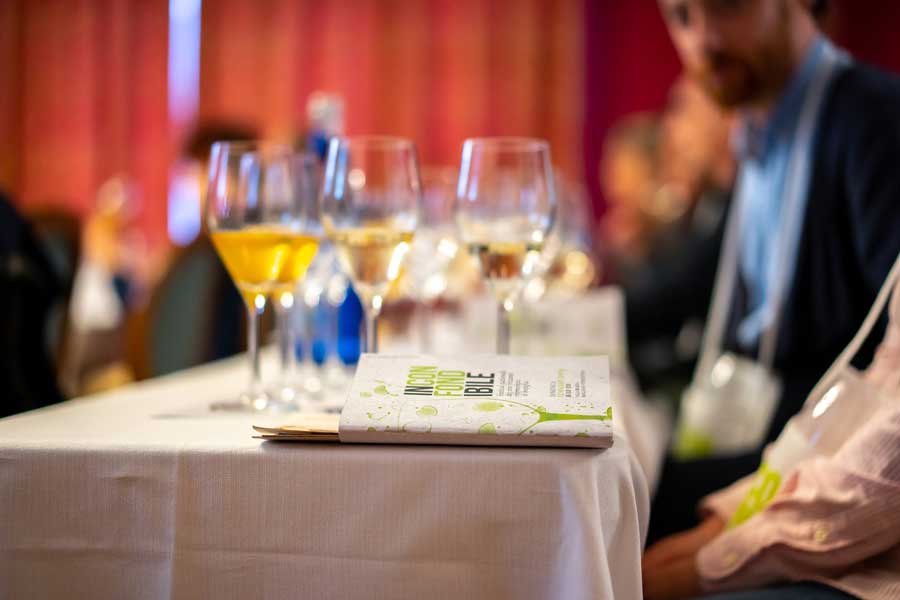 "INCONFONDIBILE": DAL PASSATO I VINI DEL FUTURO