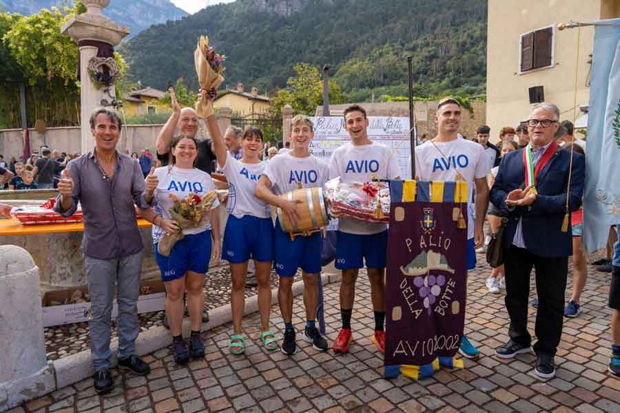Uva e dintorni la squadra di Avio si aggiudica il Palio delle Botti della città