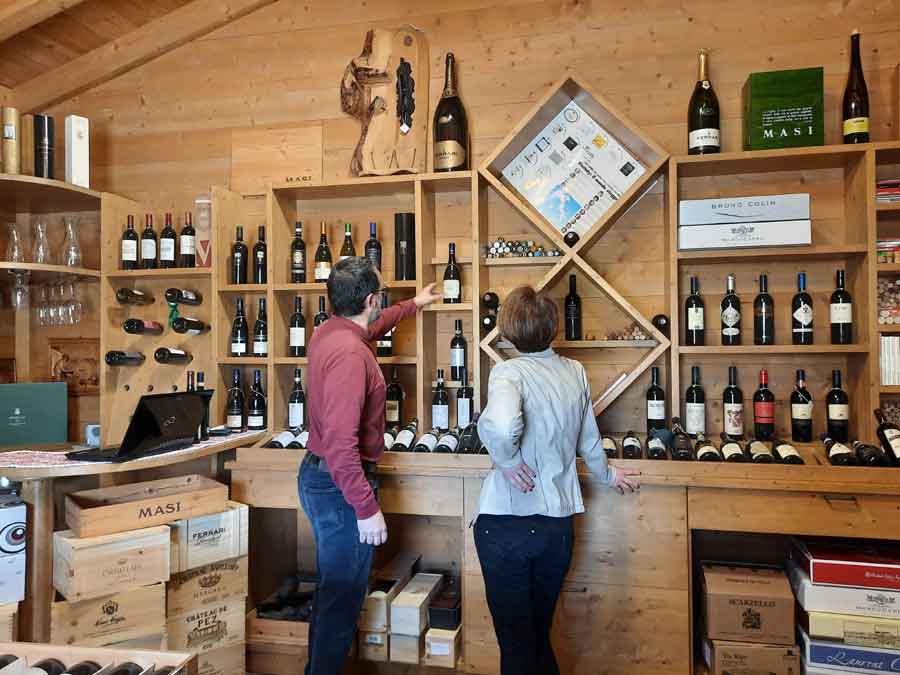VINARIUS: ANDAMENTI DEI VOLUMI DI VENDITA E PREVISIONI SULLE SCELTE DEI CONSUMATORI ITALIANI A NATALE