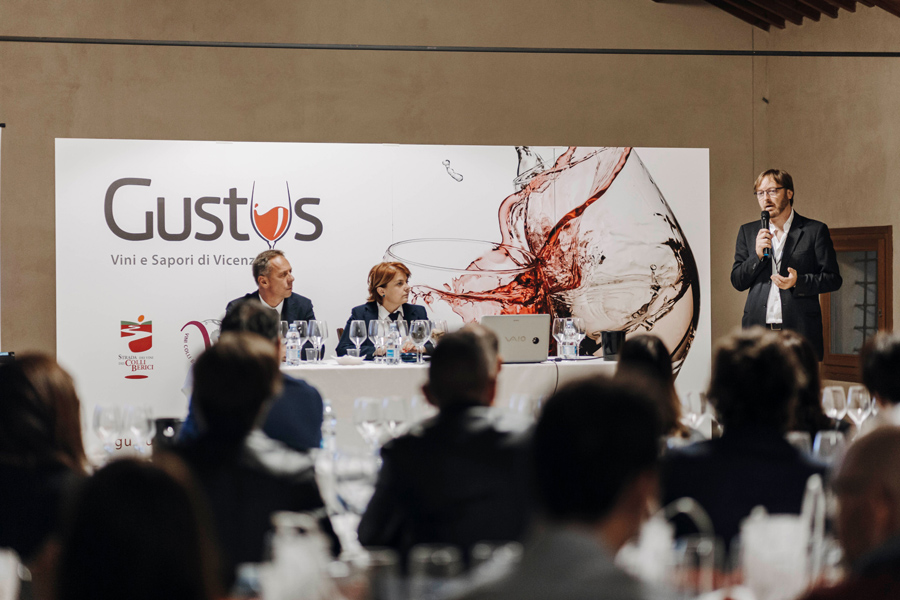 Gustus – Vini e Sapori di Vicenza: la Doc Colli Berici celebra i 50 anni con musica, degustazioni e finger food