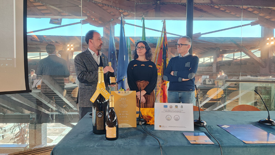 Il Consorzio Asolo Prosecco celebra i cent’anni dalla nascita e i trent’anni dalla morte di Freya Stark dedicandole una serie di quattrocento bottiglie istituzionali in edizione limitata.