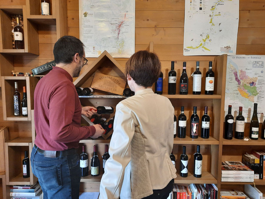 VINARIUS, ASSOCIAZIONE DELLE ENOTECHE ITALIANE, ANDAMENTO DELLE VENDITE A NATALE 2023 E PROSPETTIVE PER LA PRIMAVERA