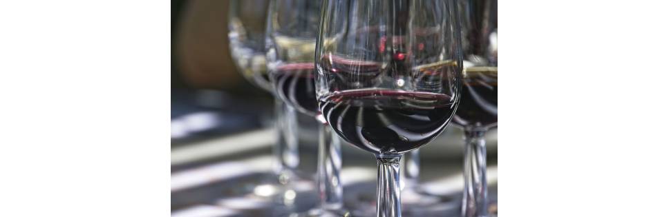 Il Vino Rosso Italiano Affronta la Crisi: Meno Alcolico e più Identitario